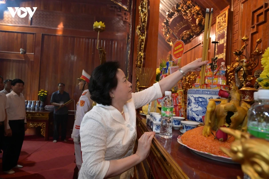 Phó Thủ tướng Phạm Thị Thanh Trà dâng hương tưởng niệm Đại tướng Võ Nguyên Giáp Phó Thủ tướng Phạm Thị Thanh Trà dâng hương tưởng niệm Đại tướng Võ Nguyên Giáp