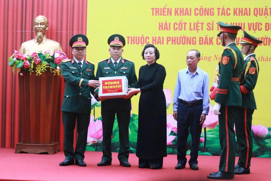 Phó Thủ tướng Phạm Thị Thanh Trà dự lễ khai quật, tìm kiếm mộ liệt sĩ ở Quảng Ngãi Phó Thủ tướng Phạm Thị Thanh Trà dự lễ khai quật, tìm kiếm mộ liệt sĩ ở Quảng Ngãi