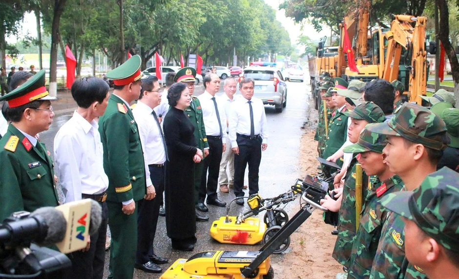 Phó Thủ tướng Phạm Thị Thanh Trà dự lễ khai quật, tìm kiếm mộ liệt sĩ ở Quảng Ngãi Phó Thủ tướng Phạm Thị Thanh Trà dự lễ khai quật, tìm kiếm mộ liệt sĩ ở Quảng Ngãi