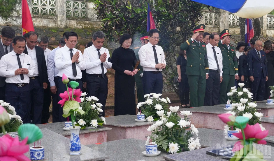 Phó Thủ tướng Phạm Thị Thanh Trà dự lễ truy điệu, an táng hài cốt liệt sĩ quân tình nguyện Việt Nam tại Quảng Ngãi Phó Thủ tướng Phạm Thị Thanh Trà dự lễ truy điệu, an táng hài cốt liệt sĩ quân tình nguyện Việt Nam tại Quảng Ngãi
