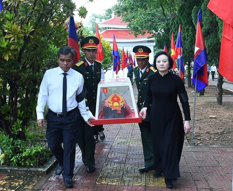 Phó Thủ tướng Phạm Thị Thanh Trà dự lễ truy điệu, an táng liệt sĩ tại Quảng Ngãi Phó Thủ tướng Phạm Thị Thanh Trà dự lễ truy điệu, an táng liệt sĩ tại Quảng Ngãi
