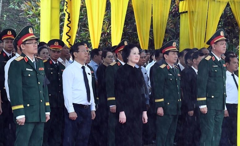 Phó Thủ tướng Phạm Thị Thanh Trà dự lễ truy điệu, an táng liệt sĩ tại Quảng Ngãi Phó Thủ tướng Phạm Thị Thanh Trà dự lễ truy điệu, an táng liệt sĩ tại Quảng Ngãi