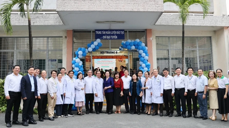 Phó Thủ tướng Phạm Thị Thanh Trà thăm bệnh nhi ung thư tại Bệnh viện Nhi đồng 2 Phó Thủ tướng Phạm Thị Thanh Trà thăm bệnh nhi ung thư tại Bệnh viện Nhi đồng 2