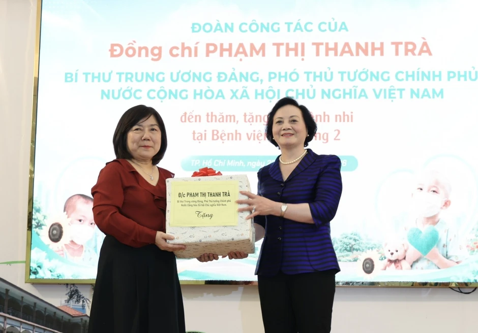 Phó Thủ tướng Phạm Thị Thanh Trà thăm bệnh nhi ung thư tại Bệnh viện Nhi đồng 2 Phó Thủ tướng Phạm Thị Thanh Trà thăm bệnh nhi ung thư tại Bệnh viện Nhi đồng 2