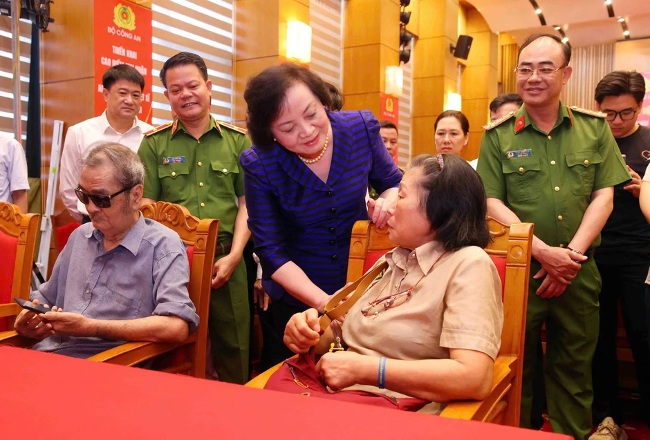 Phó Thủ tướng phát động cao điểm thu nhận ADN, mở thêm cơ hội xác định danh tính liệt sĩ Phó Thủ tướng phát động cao điểm thu nhận ADN, mở thêm cơ hội xác định danh tính liệt sĩ