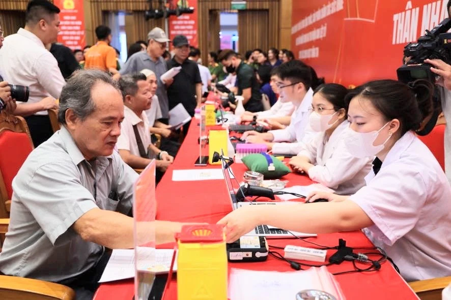 Phó Thủ tướng phát động cao điểm thu nhận ADN, mở thêm cơ hội xác định danh tính liệt sĩ Phó Thủ tướng phát động cao điểm thu nhận ADN, mở thêm cơ hội xác định danh tính liệt sĩ