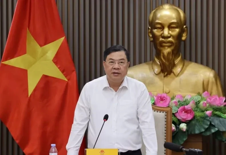 Phó Thủ tướng Thường trực: Bảo đảm chất lượng xăng E10 và quyền lợi của người tiêu dùng