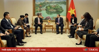 Phó Thủ tướng Thường trực Chính phủ Phạm Gia Túc tiếp Bí thư Thành ủy, Chủ tịch HĐND Thủ đô Vientiane