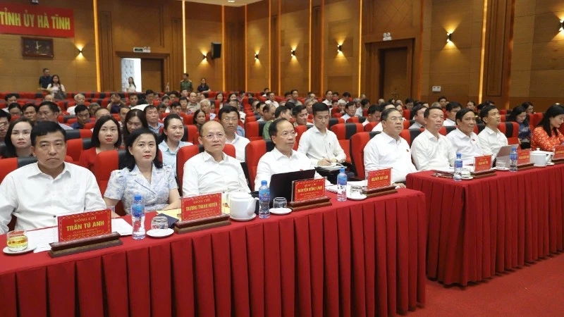 Phó Thủ tướng Thường trực Chính phủ tiếp xúc cử tri Hà Tĩnh