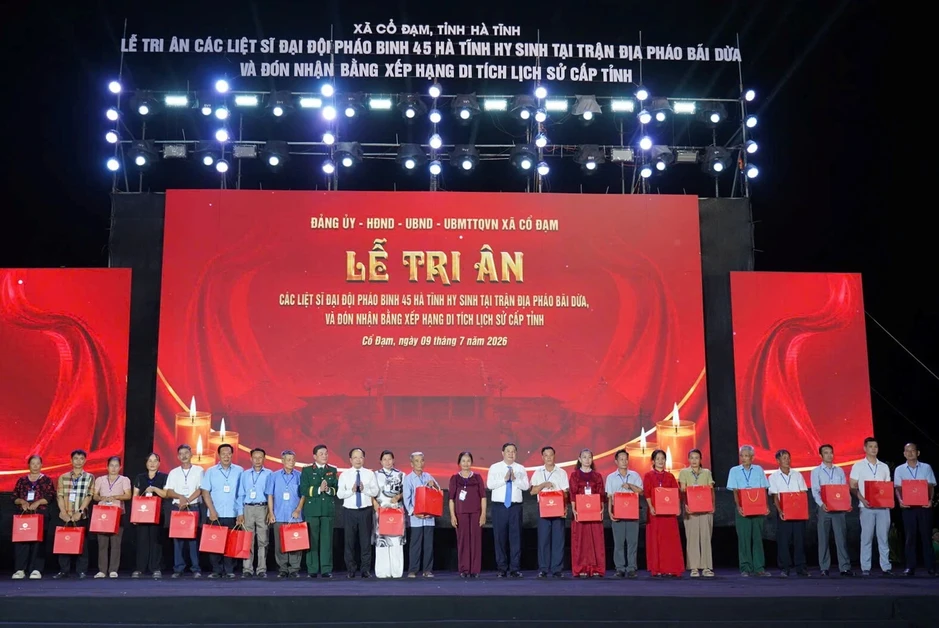 Phó Thủ tướng Thường trực dự lễ tri ân 20 liệt sĩ Đại đội Pháo binh 45 Phó Thủ tướng Thường trực dự lễ tri ân 20 liệt sĩ Đại đội Pháo binh 45