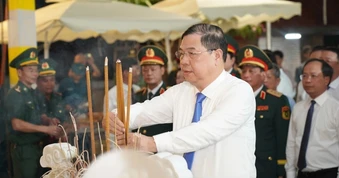 Phó Thủ tướng Thường trực dự lễ tri ân 20 liệt sĩ Đại đội Pháo binh 45