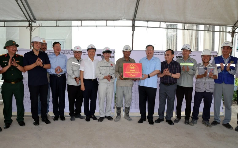 Phó Thủ tướng Thường trực kiểm tra tiến độ sân bay Long Thành, cao tốc TP Hồ Chí Minh - Long Thành - Dầu Giây Phó Thủ tướng Thường trực kiểm tra tiến độ sân bay Long Thành, cao tốc TP Hồ Chí Minh - Long Thành - Dầu Giây