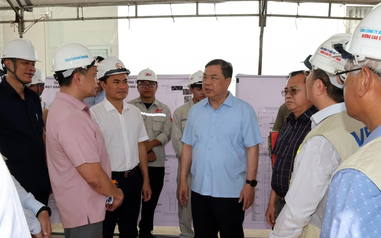 Phó Thủ tướng Thường trực kiểm tra tiến độ sân bay Long Thành, cao tốc TP Hồ Chí Minh - Long Thành - Dầu Giây Phó Thủ tướng Thường trực kiểm tra tiến độ sân bay Long Thành, cao tốc TP Hồ Chí Minh - Long Thành - Dầu Giây