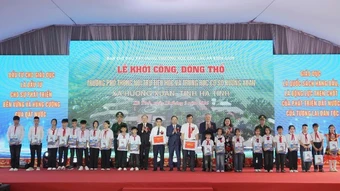 Phó Thủ tướng Thường trực Nguyễn Hòa Bình dự lễ khởi công trường học vùng biên tại Hà Tĩnh