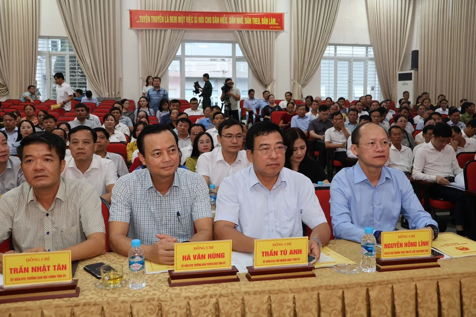 Phó Thủ tướng Thường trực Phạm Gia Túc tiếp xúc cử tri Hà Tĩnh Phó Thủ tướng Thường trực Phạm Gia Túc tiếp xúc cử tri Hà Tĩnh