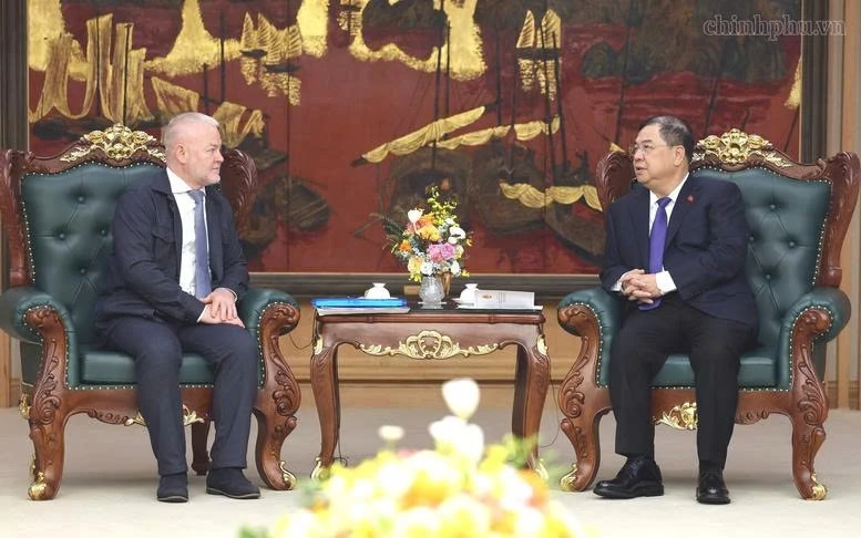 Phó Thủ tướng Thường trực tiếp lãnh đạo Tập đoàn năng lượng RusHydro (Nga) Phó Thủ tướng Thường trực tiếp lãnh đạo Tập đoàn năng lượng RusHydro (Nga)