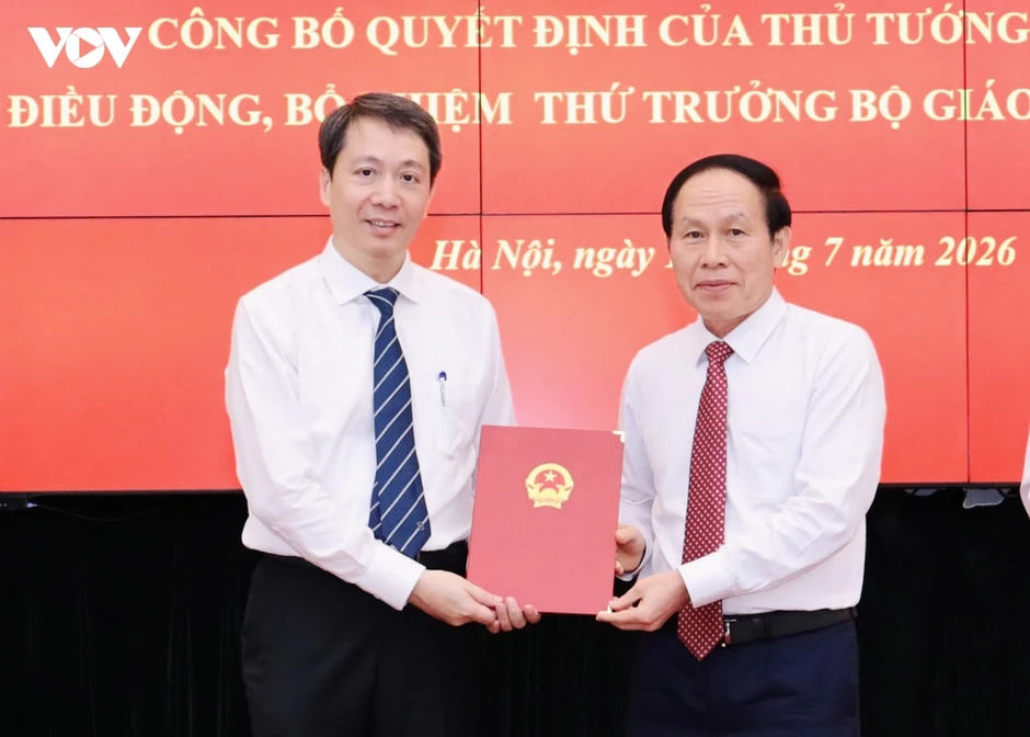 Phó Thủ tướng trao Quyết định điều động, bổ nhiệm hai Thứ trưởng Bộ GD&ĐT Phó Thủ tướng trao Quyết định điều động, bổ nhiệm hai Thứ trưởng Bộ GD&ĐT