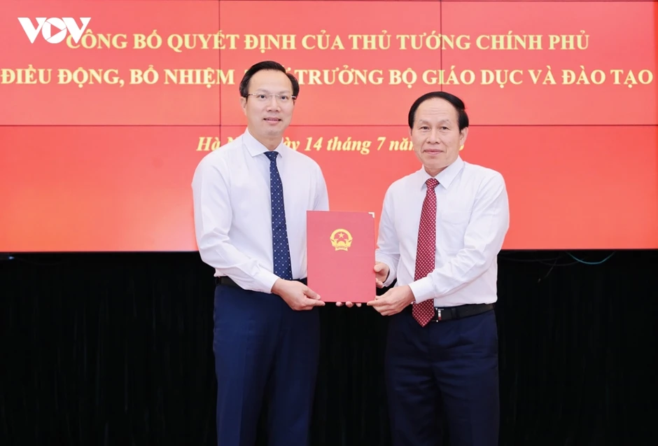 Phó Thủ tướng trao Quyết định điều động, bổ nhiệm hai Thứ trưởng Bộ GD&ĐT Phó Thủ tướng trao Quyết định điều động, bổ nhiệm hai Thứ trưởng Bộ GD&ĐT