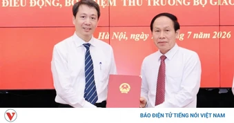 Phó Thủ tướng trao Quyết định điều động, bổ nhiệm hai Thứ trưởng Bộ GD&ĐT