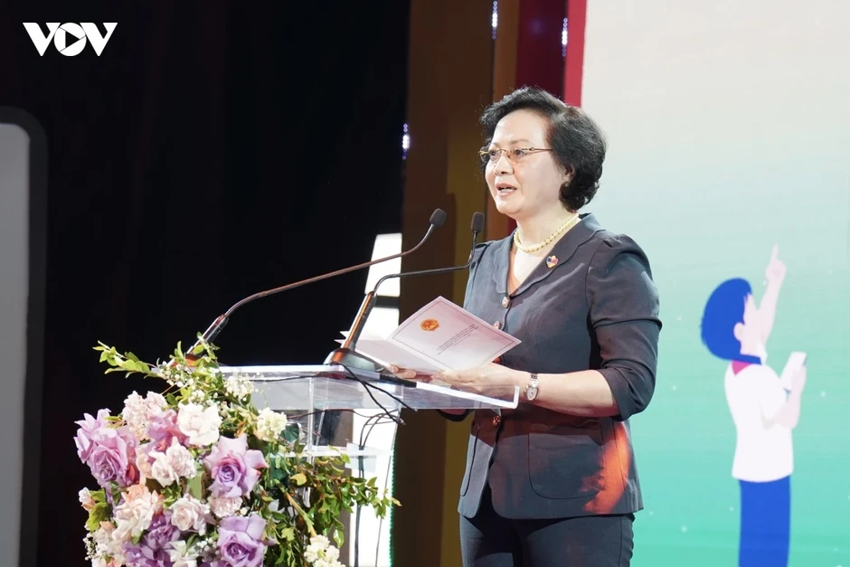 Phó Thủ tướng: Xử lý nghiêm hành vi xâm hại trẻ em trên môi trường mạng Phó Thủ tướng: Xử lý nghiêm hành vi xâm hại trẻ em trên môi trường mạng