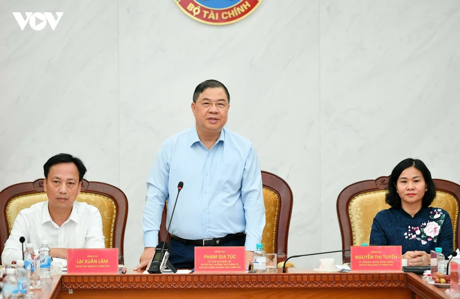 Phó Thủ tướng yêu cầu tiếp tục cắt giảm phân cấp và đơn giản thủ tục hành chính Phó Thủ tướng yêu cầu tiếp tục cắt giảm phân cấp và đơn giản thủ tục hành chính