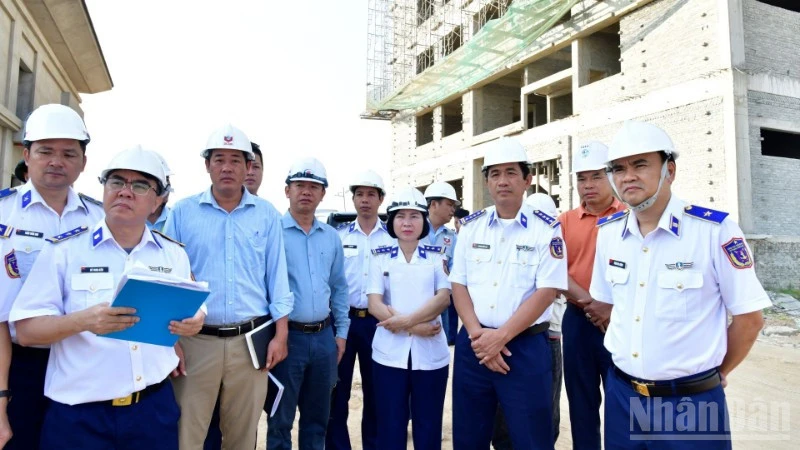 Phó Tư lệnh, Tham mưu trưởng Cảnh sát biển Việt Nam kiểm tra Vùng Cảnh sát biển 2 Phó Tư lệnh, Tham mưu trưởng Cảnh sát biển Việt Nam kiểm tra Vùng Cảnh sát biển 2