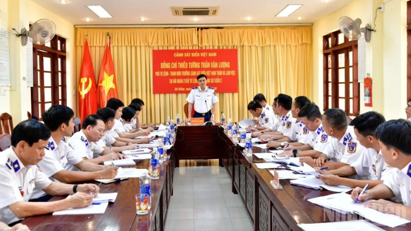 Phó Tư lệnh, Tham mưu trưởng Cảnh sát biển Việt Nam kiểm tra Vùng Cảnh sát biển 2 Phó Tư lệnh, Tham mưu trưởng Cảnh sát biển Việt Nam kiểm tra Vùng Cảnh sát biển 2