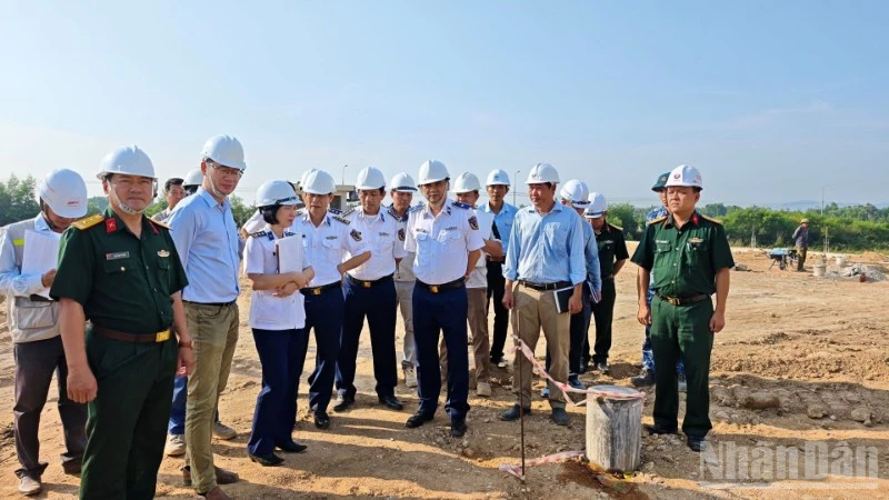 Phó Tư lệnh, Tham mưu trưởng Cảnh sát biển Việt Nam kiểm tra Vùng Cảnh sát biển 2 Phó Tư lệnh, Tham mưu trưởng Cảnh sát biển Việt Nam kiểm tra Vùng Cảnh sát biển 2