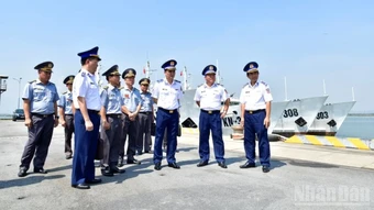 Phó Tư lệnh, Tham mưu trưởng Cảnh sát biển Việt Nam kiểm tra Vùng Cảnh sát biển 2