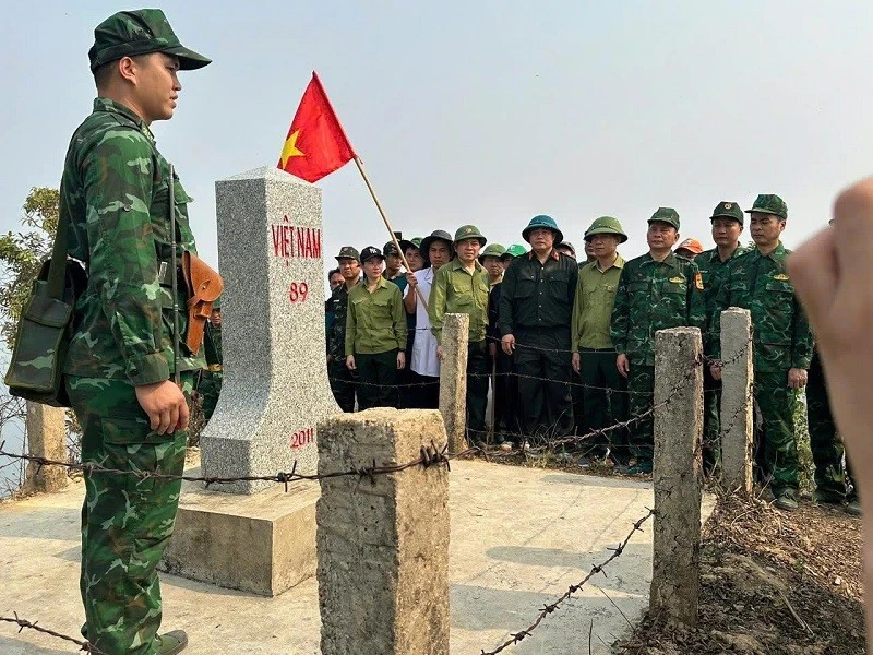 Phối hợp tuần tra bảo vệ biên giới trên tuyến Việt Nam-Lào Phối hợp tuần tra bảo vệ biên giới trên tuyến Việt Nam-Lào