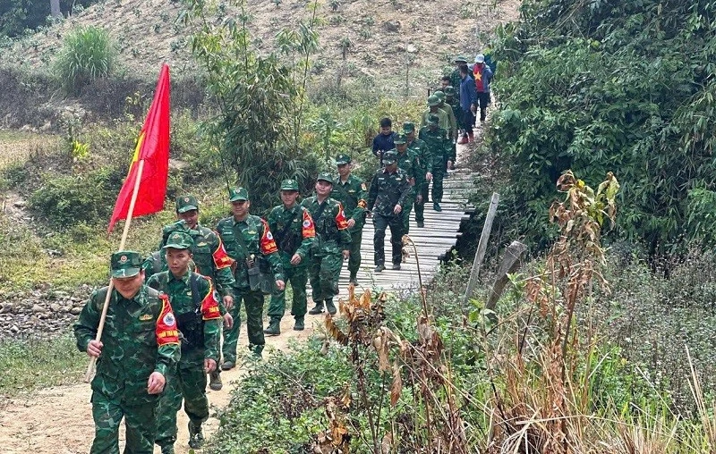 Phối hợp tuần tra bảo vệ biên giới trên tuyến Việt Nam-Lào Phối hợp tuần tra bảo vệ biên giới trên tuyến Việt Nam-Lào