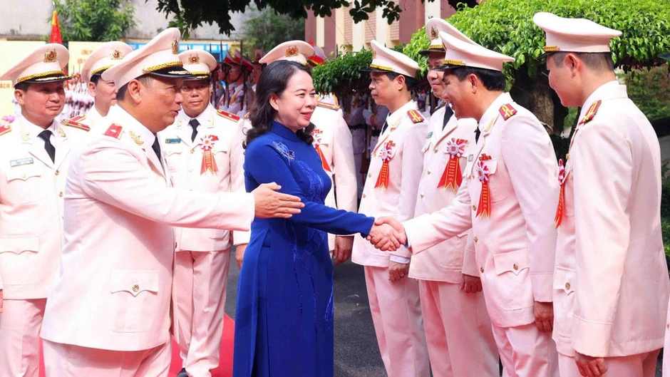 Phòng Bảo vệ sự kiện đặc biệt quan trọng và khách quốc tế đón nhận danh hiệu “Anh hùng Lực lượng vũ trang nhân dân" Phòng Bảo vệ sự kiện đặc biệt quan trọng và khách quốc tế đón nhận danh hiệu “Anh hùng Lực lượng vũ trang nhân dân"