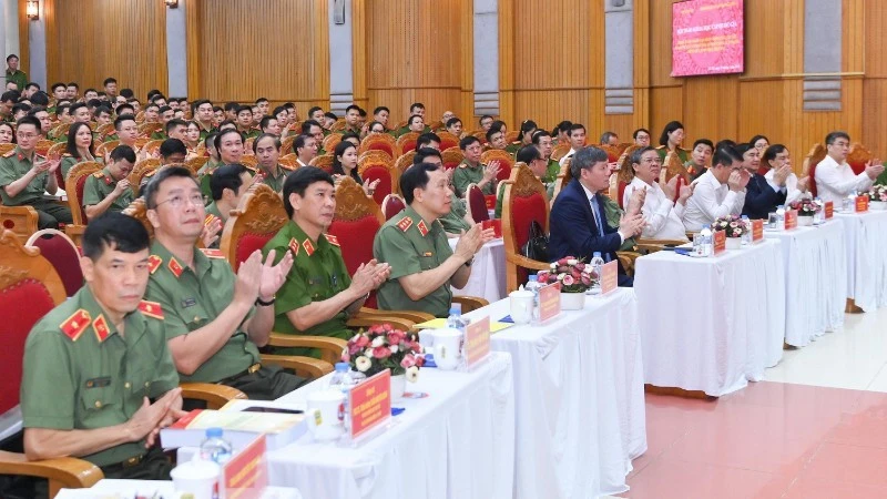 Phong trào thi đua “Ba nhất” phải được cụ thể hóa trong công việc, kết quả cụ thể Phong trào thi đua “Ba nhất” phải được cụ thể hóa trong công việc, kết quả cụ thể