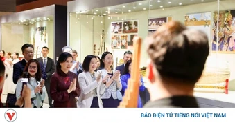 Phu nhân Ngô Phương Ly thăm Bảo tàng Âm nhạc dân tộc Quảng Tây
