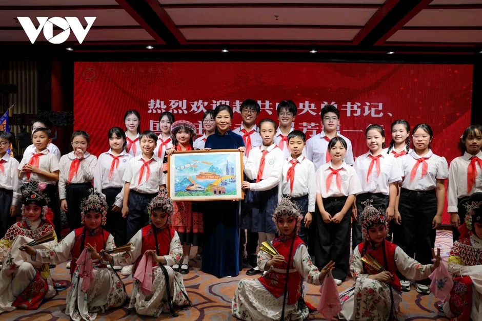 Phu nhân Ngô Phương Ly thăm Trung tâm Tống Khánh Linh tại Bắc Kinh, Trung Quốc