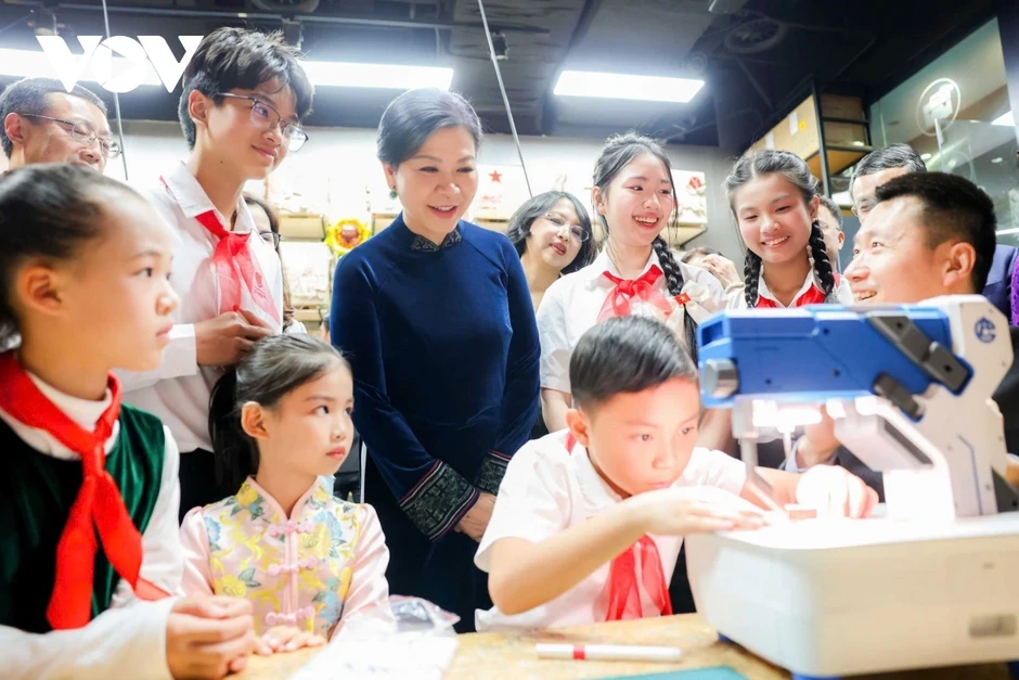 Phu nhân Ngô Phương Ly thăm Trung tâm Tống Khánh Linh tại Bắc Kinh, Trung Quốc