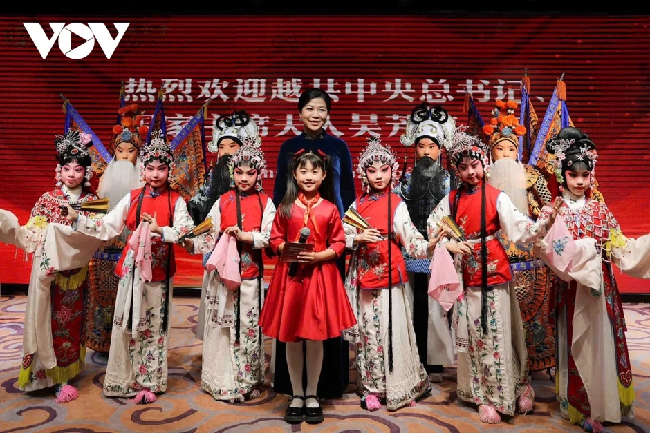 Phu nhân Ngô Phương Ly thăm Trung tâm Tống Khánh Linh tại Bắc Kinh, Trung Quốc