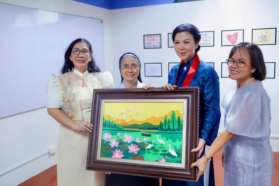 Phu nhân Tổng Bí thư, Chủ tịch nước thăm trẻ em hoàn cảnh đặc biệt tại Philippines Phu nhân Tổng Bí thư, Chủ tịch nước thăm trẻ em hoàn cảnh đặc biệt tại Philippines