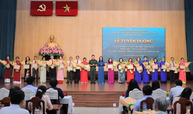 Phường An Đông tuyên dương nhiều tập thể, cá nhân thực hiện tốt việc học tập Bác Phường An Đông tuyên dương nhiều tập thể, cá nhân thực hiện tốt việc học tập Bác