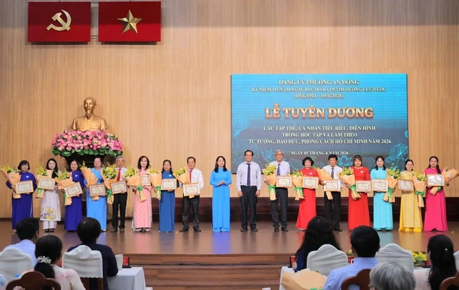 Phường An Đông tuyên dương nhiều tập thể, cá nhân thực hiện tốt việc học tập Bác Phường An Đông tuyên dương nhiều tập thể, cá nhân thực hiện tốt việc học tập Bác