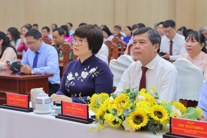 Phường An Đông tuyên dương nhiều tập thể, cá nhân thực hiện tốt việc học tập Bác Phường An Đông tuyên dương nhiều tập thể, cá nhân thực hiện tốt việc học tập Bác