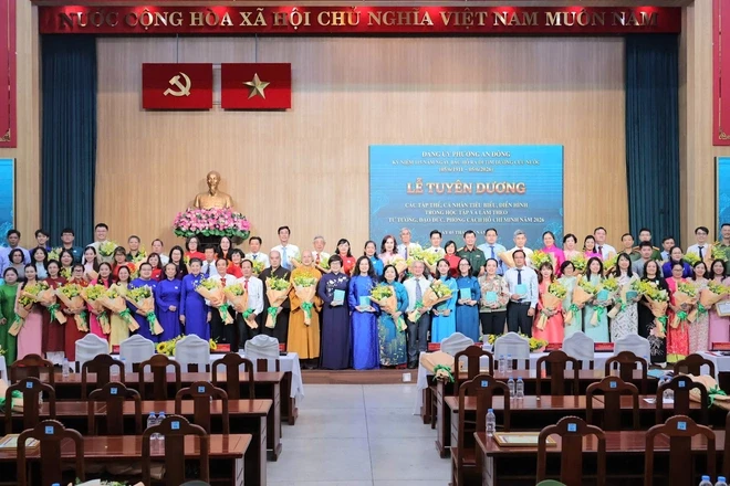 Phường An Đông tuyên dương nhiều tập thể, cá nhân thực hiện tốt việc học tập Bác Phường An Đông tuyên dương nhiều tập thể, cá nhân thực hiện tốt việc học tập Bác