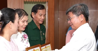 Phường Phú Thạnh tuyên dương gương điển hình trong học tập và làm theo Bác