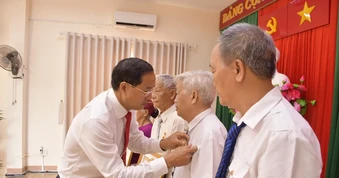 Phường Phước Thắng trao Huy hiệu Đảng đợt 19-5 cho 38 đảng viên
