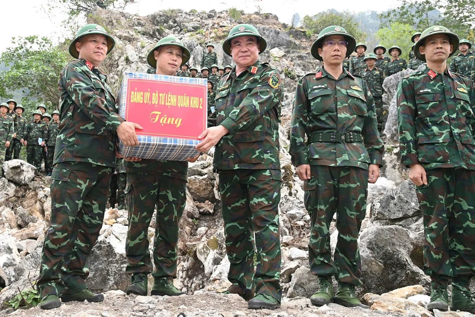 Quân khu 2 chỉ đạo công tác tìm kiếm, quy tập hài cốt liệt sĩ, rà phá bom, mìn và vật nổ