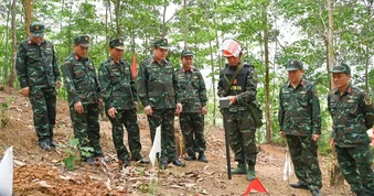 Quân khu 2 chỉ đạo công tác tìm kiếm, quy tập hài cốt liệt sĩ, rà phá bom, mìn và vật nổ