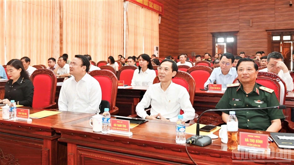 Quân khu 4 phấn đấu hoàn thành lấy mẫu giám định ADN xác định danh tính hài cốt liệt sĩ trong năm 2026 Quân khu 4 phấn đấu hoàn thành lấy mẫu giám định ADN xác định danh tính hài cốt liệt sĩ trong năm 2026