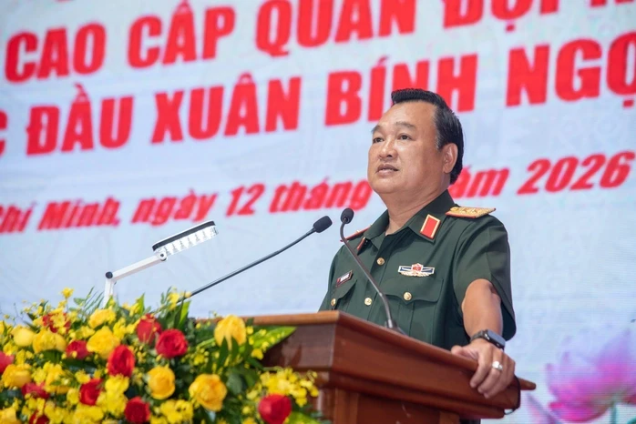 Quân khu 7 gặp mặt hơn 800 đại biểu cán bộ cao cấp quân đội đang nghỉ hưu, nghỉ công tác Quân khu 7 gặp mặt hơn 800 đại biểu cán bộ cao cấp quân đội đang nghỉ hưu, nghỉ công tác