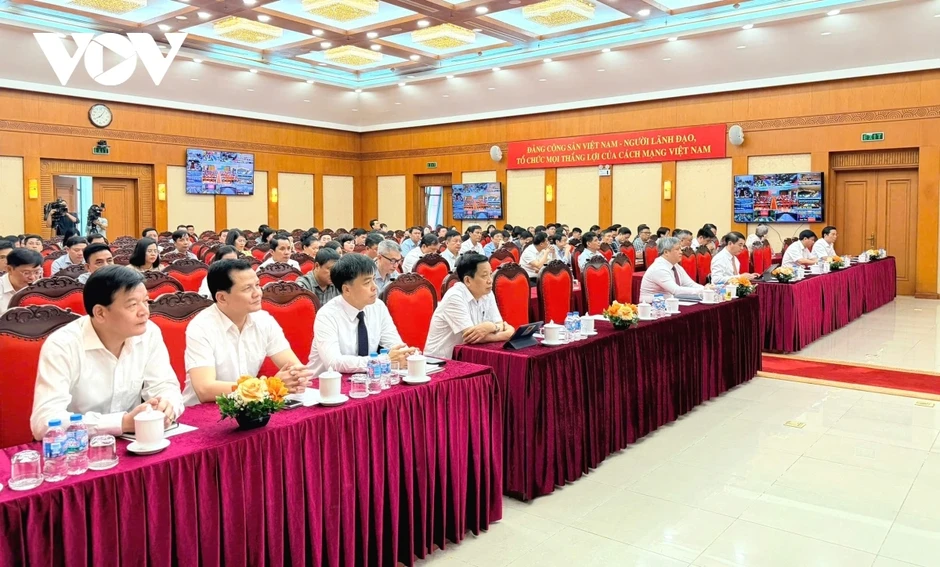 Quán triệt các văn kiện, nghị quyết về kiểm tra, giám sát, kỷ luật của Đảng Quán triệt các văn kiện, nghị quyết về kiểm tra, giám sát, kỷ luật của Đảng