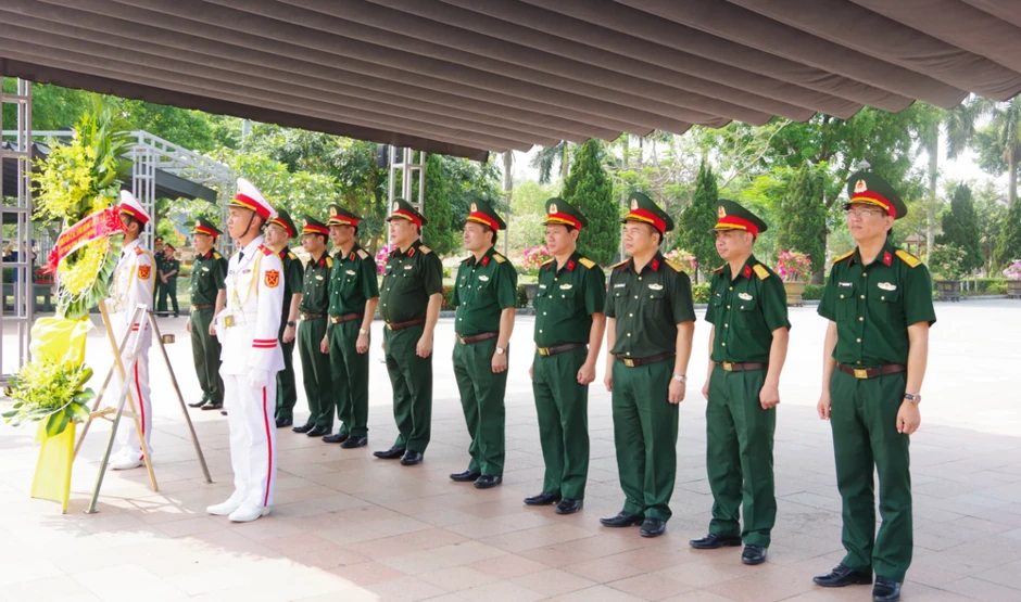 Quân ủy Trung ương, Bộ Quốc phòng tặng quà các gia đình chính sách tại Quảng Trị Quân ủy Trung ương, Bộ Quốc phòng tặng quà các gia đình chính sách tại Quảng Trị